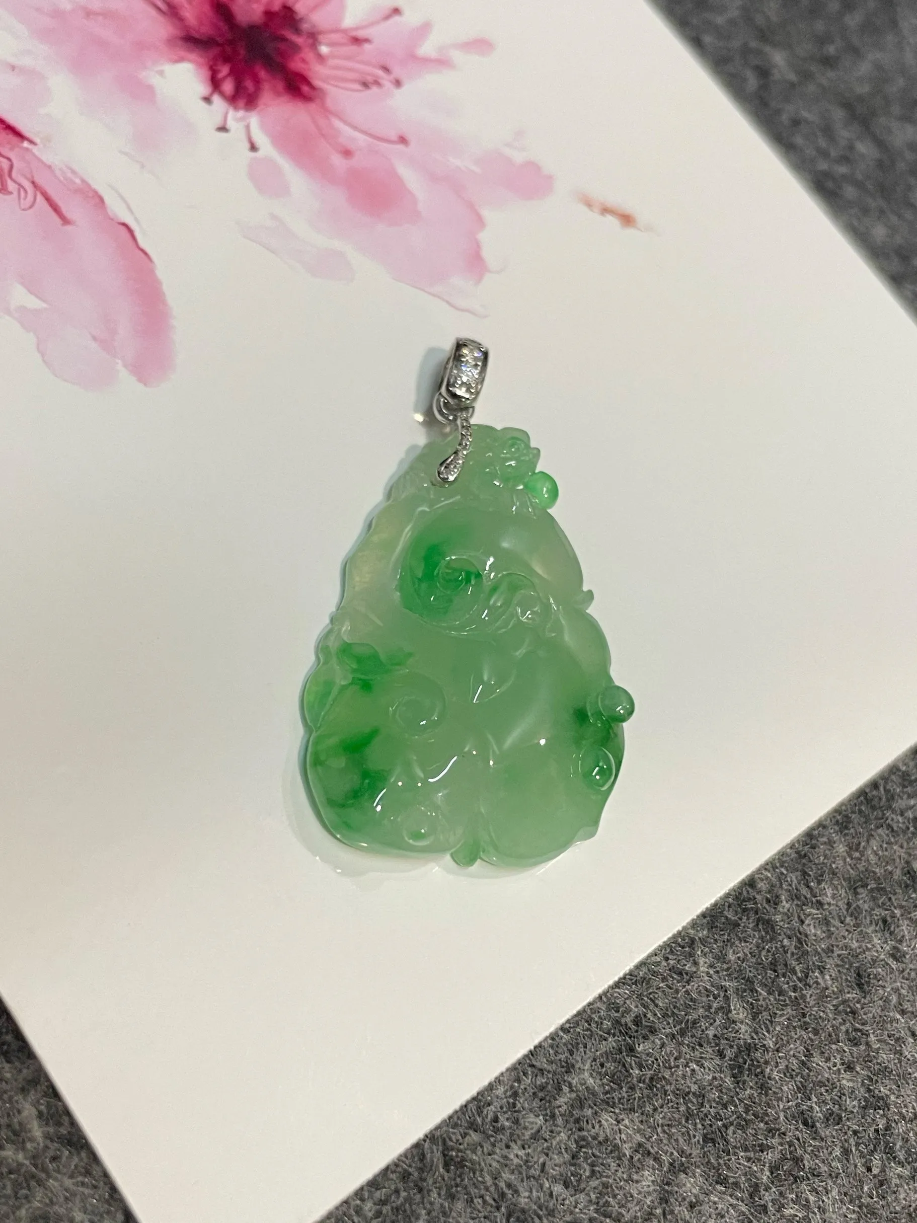 Green Jade Pendant -  Ruyi Carving (NJP019)