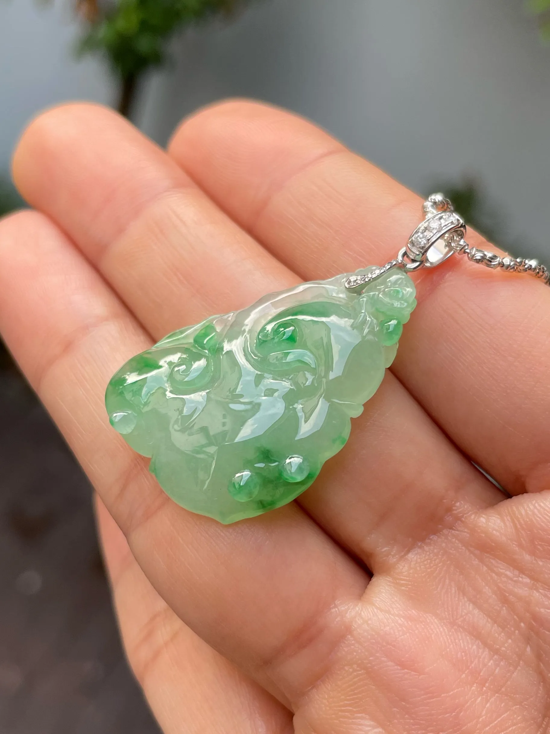 Green Jade Pendant -  Ruyi Carving (NJP019)