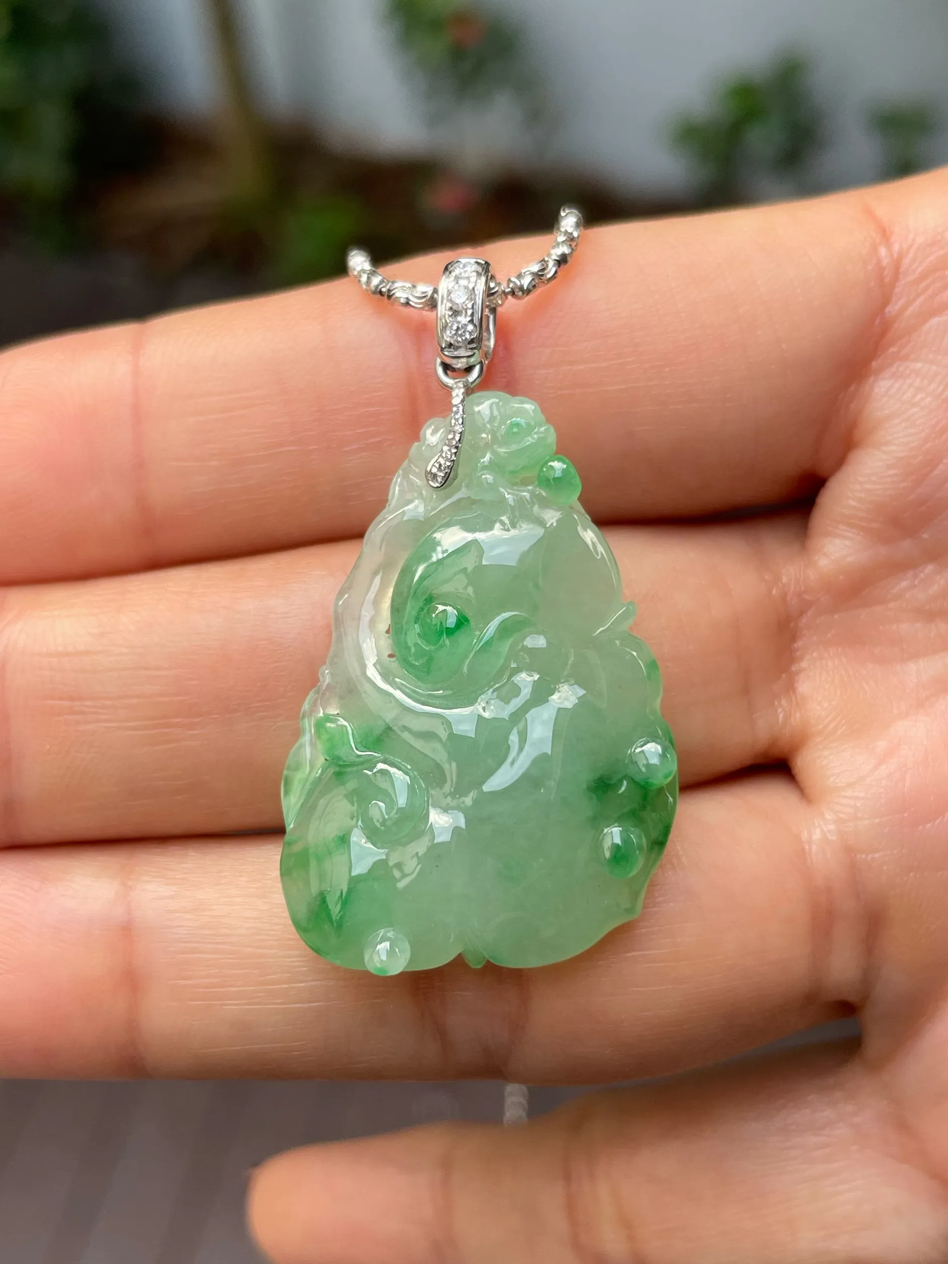 Green Jade Pendant -  Ruyi Carving (NJP019)