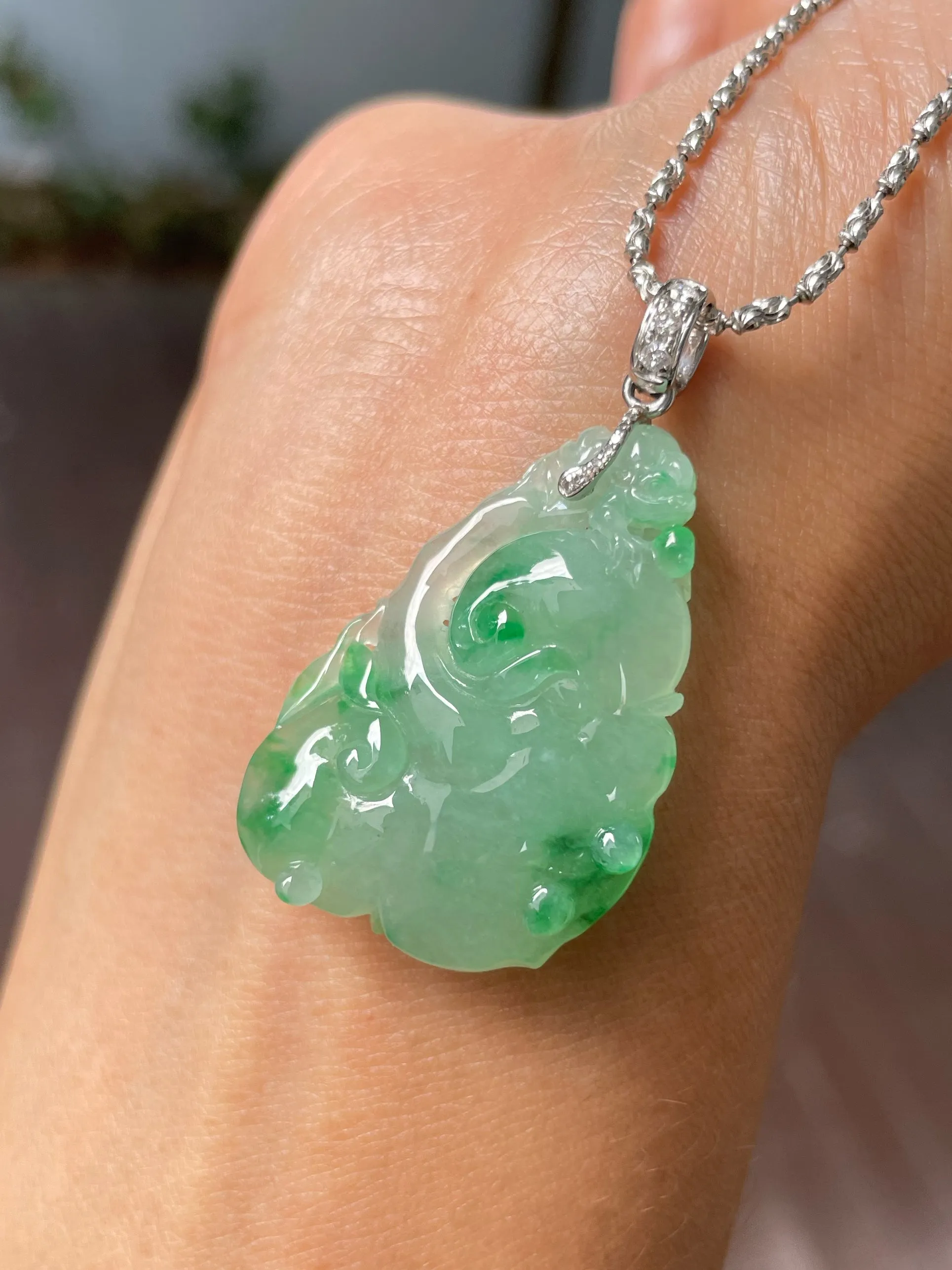 Green Jade Pendant -  Ruyi Carving (NJP019)