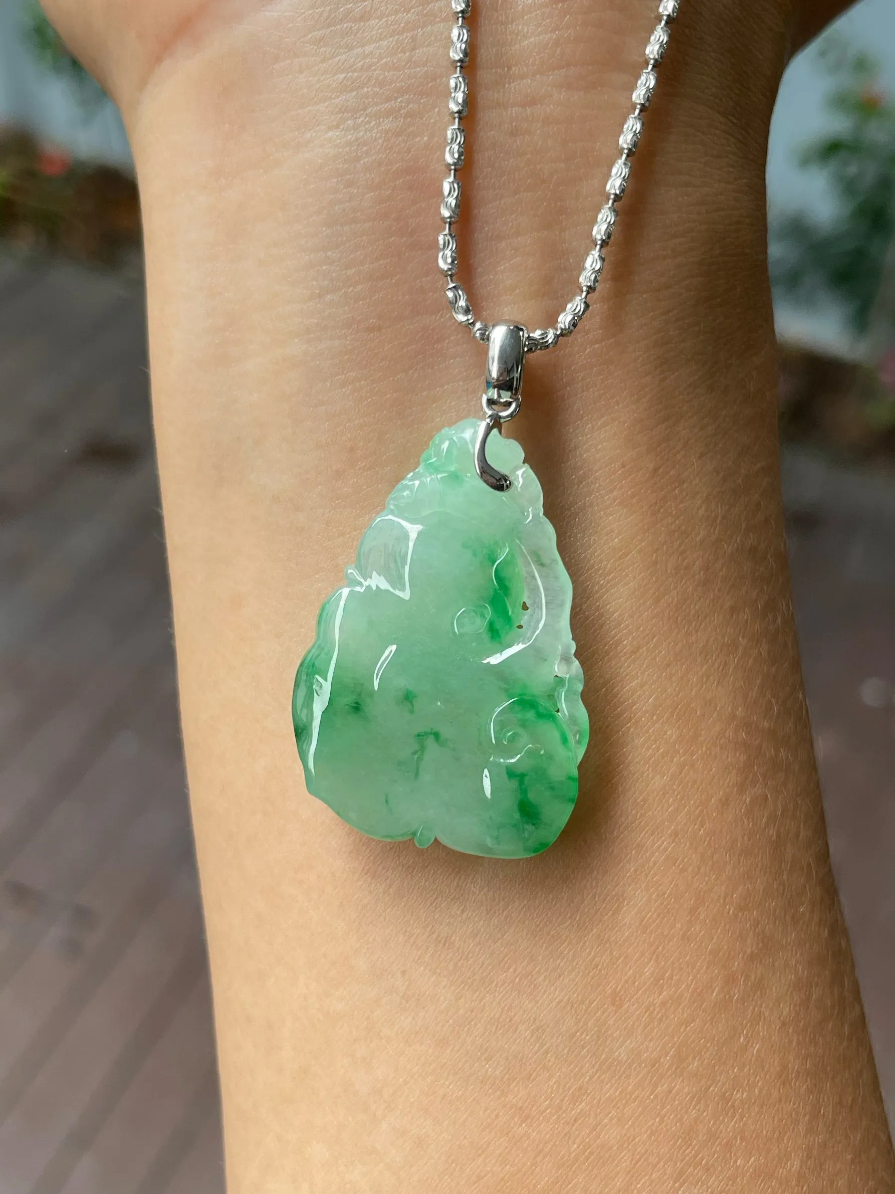 Green Jade Pendant -  Ruyi Carving (NJP019)