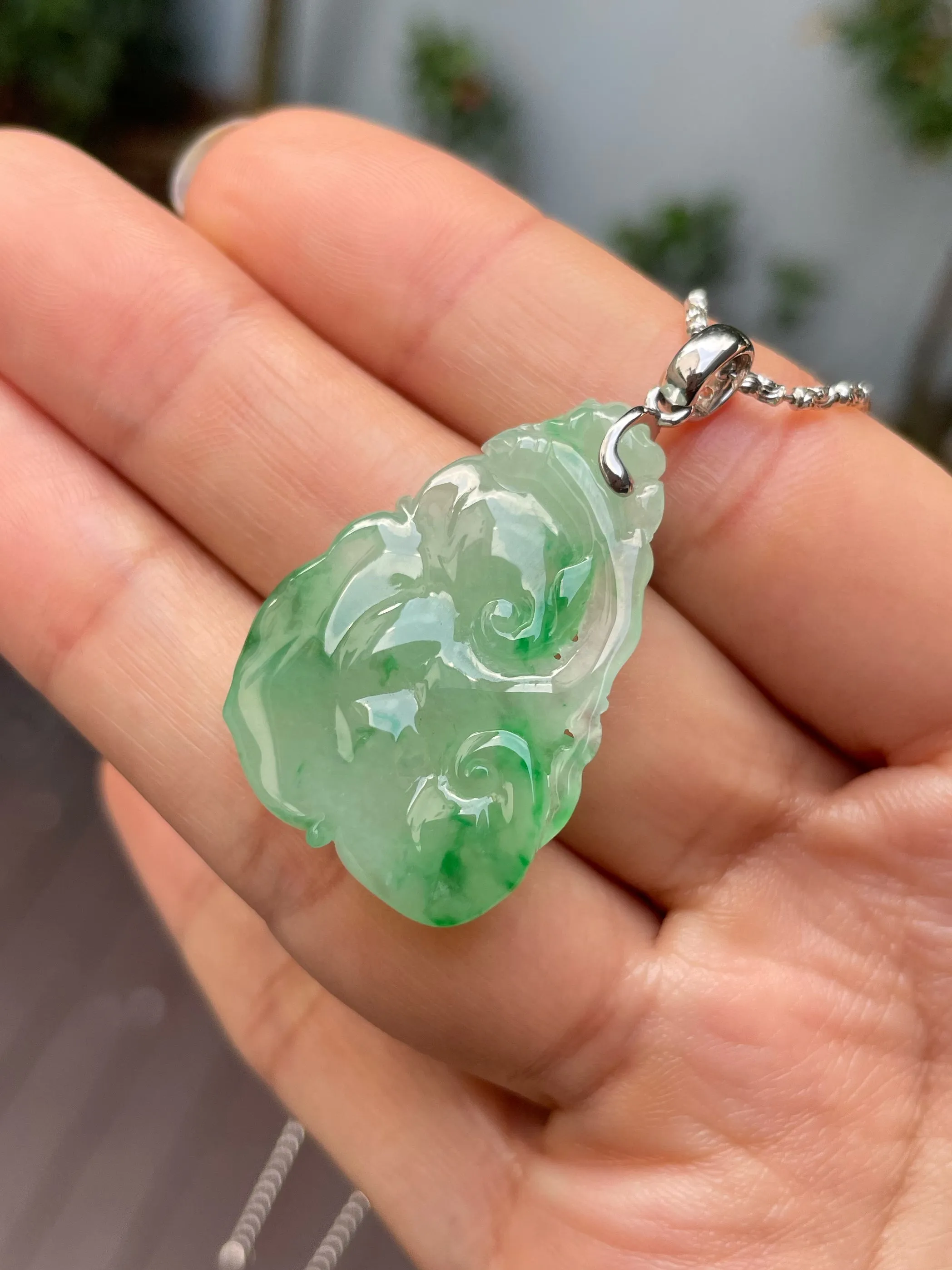 Green Jade Pendant -  Ruyi Carving (NJP019)