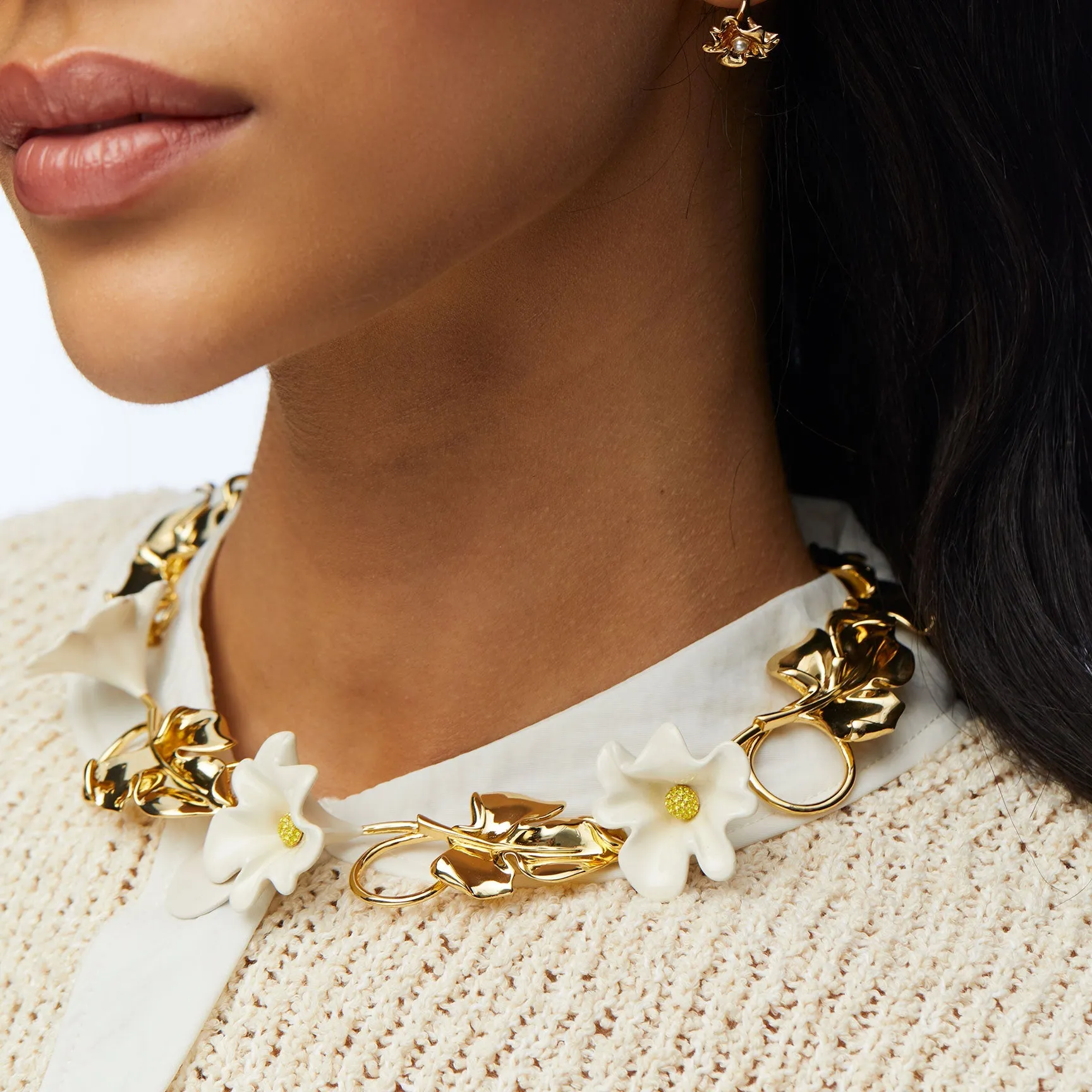 PEARL RUFFLED LILY COLLAR NECKLACE